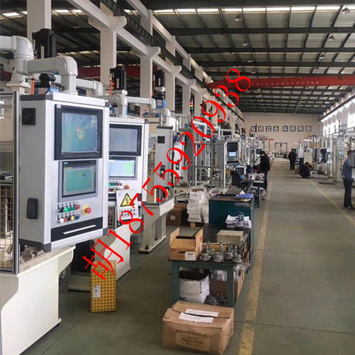 海外主机市场中的操作箱悬臂报价与优质厂家分析